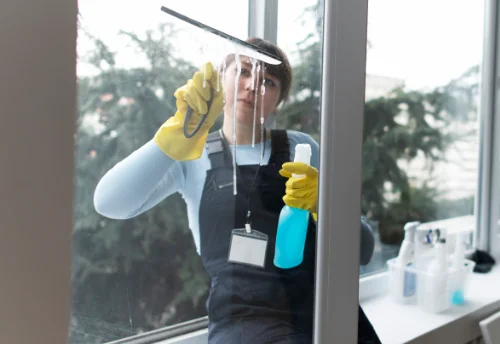 Nettoyage de vitres intérieures et extérieures au Boulay-Morin